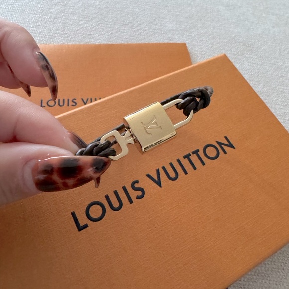 Louis Vuitton | LV Padlock Bracelet - Picture 5 of 7